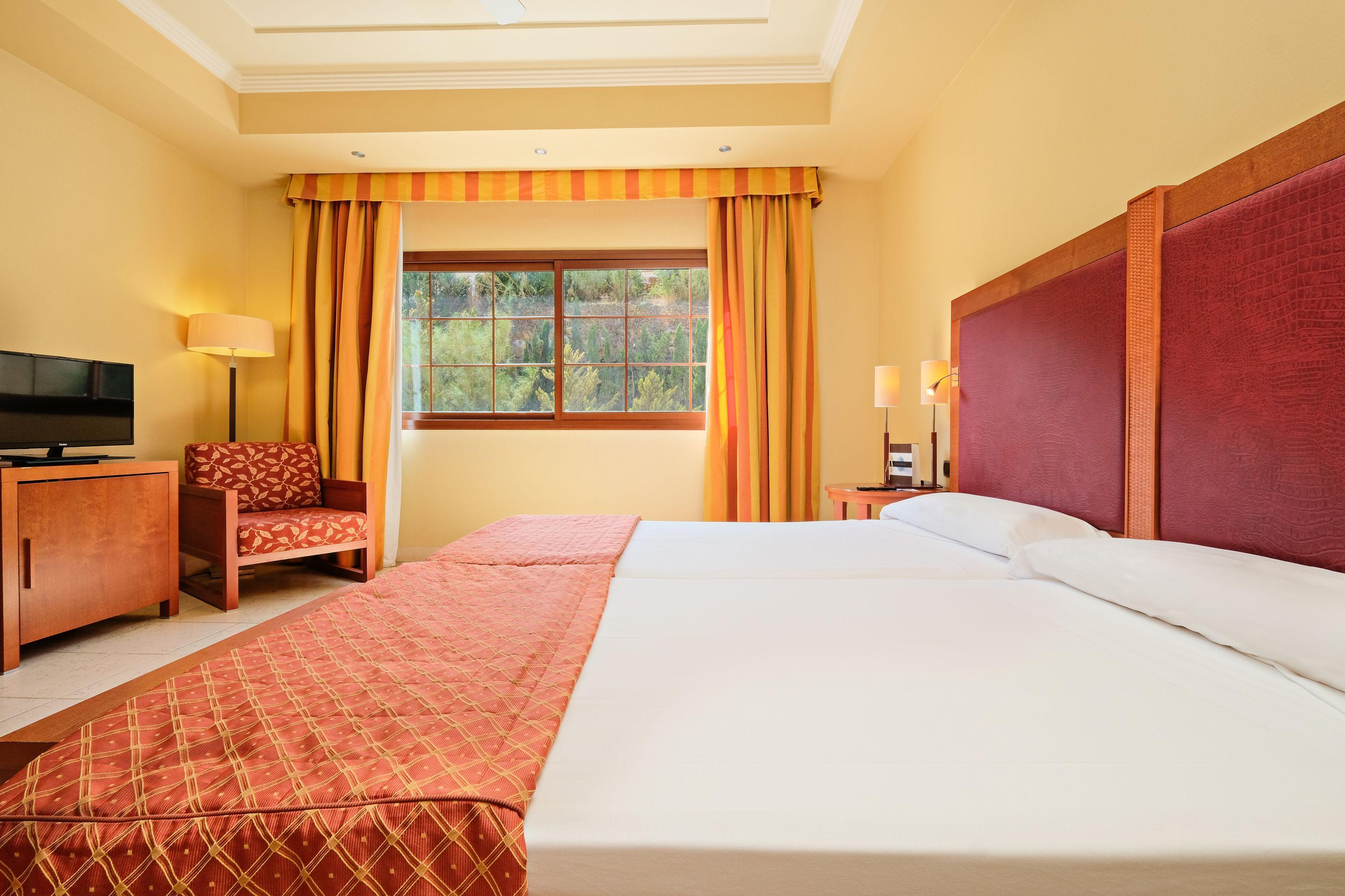 Hotel Envia Almeria Spa & Golf Aguadulce  Exterior photo A room at the hotel