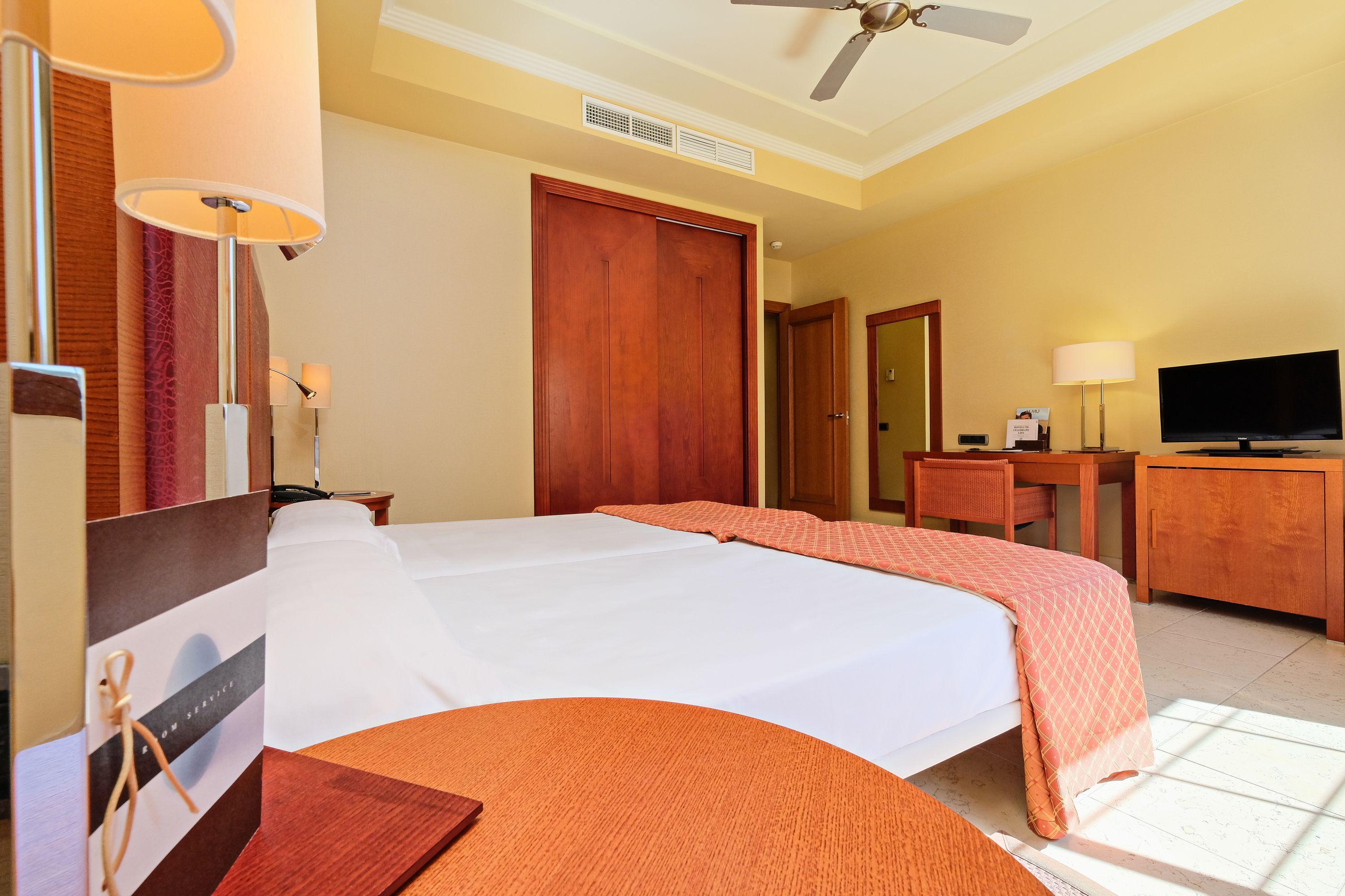 Hotel Envia Almeria Spa & Golf Aguadulce  Exterior photo A bedroom at the hotel