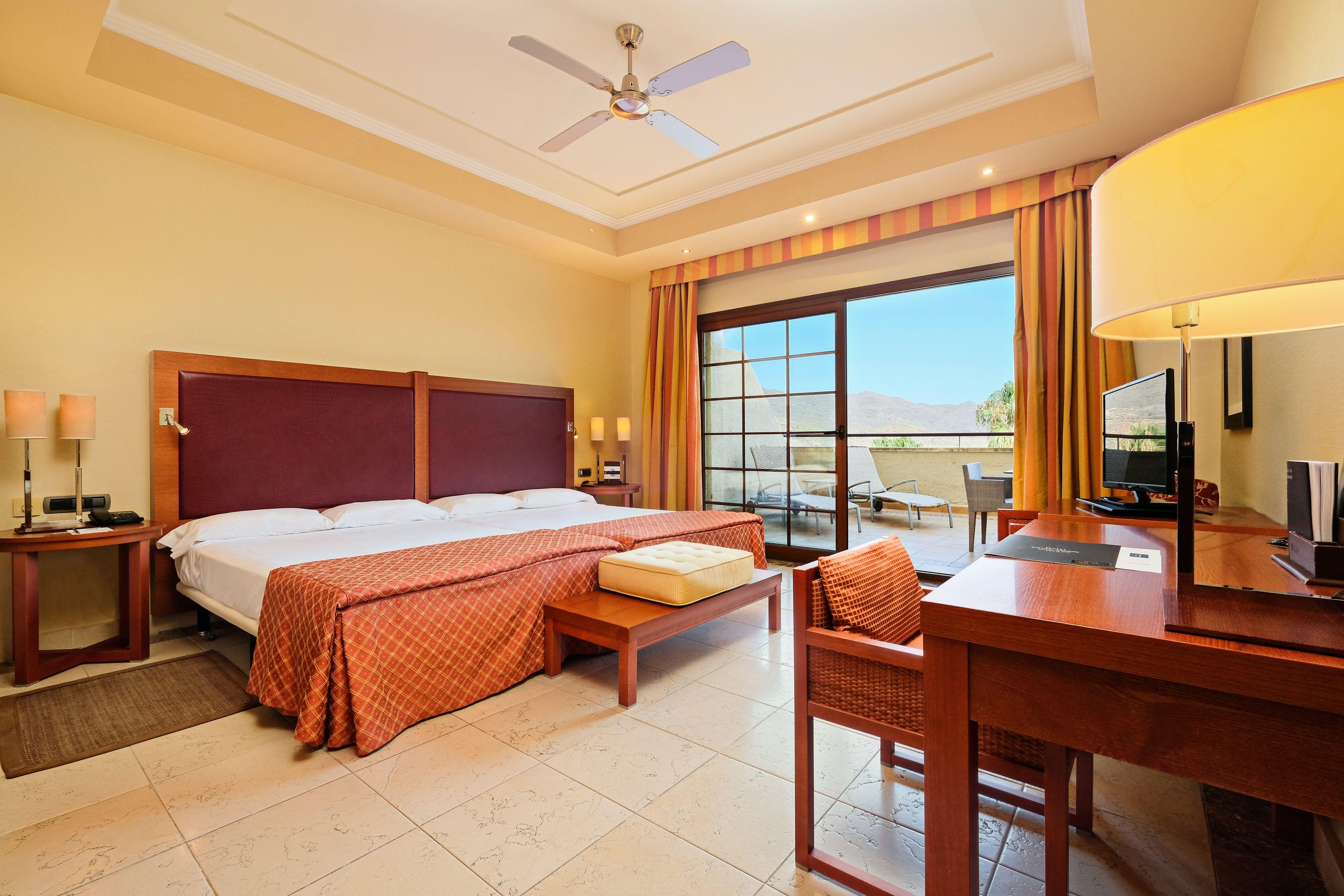 Hotel Envia Almeria Spa & Golf Aguadulce  Exterior photo A room at the hotel
