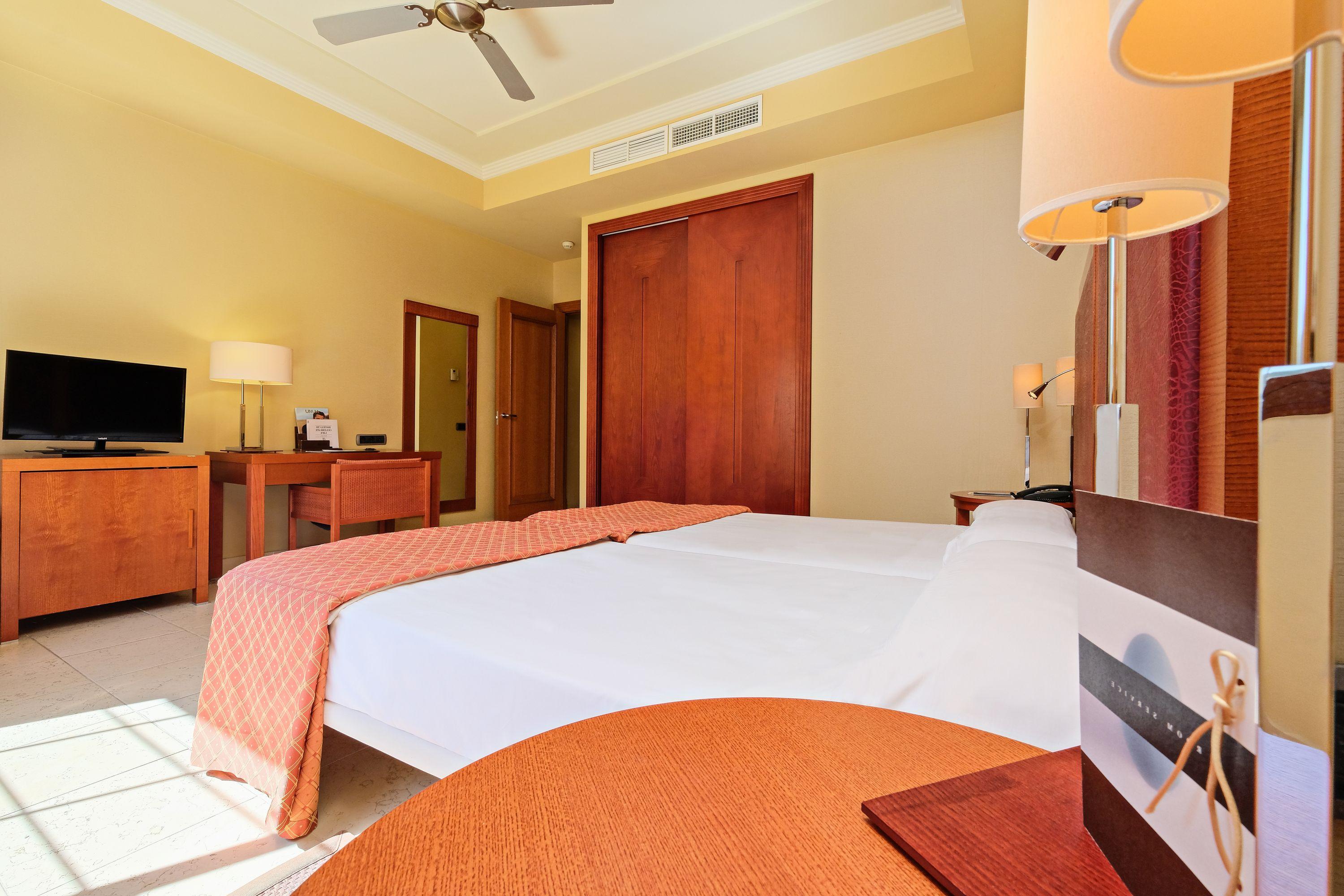 Hotel Envia Almeria Spa & Golf Aguadulce  Exterior photo A bedroom at the hotel