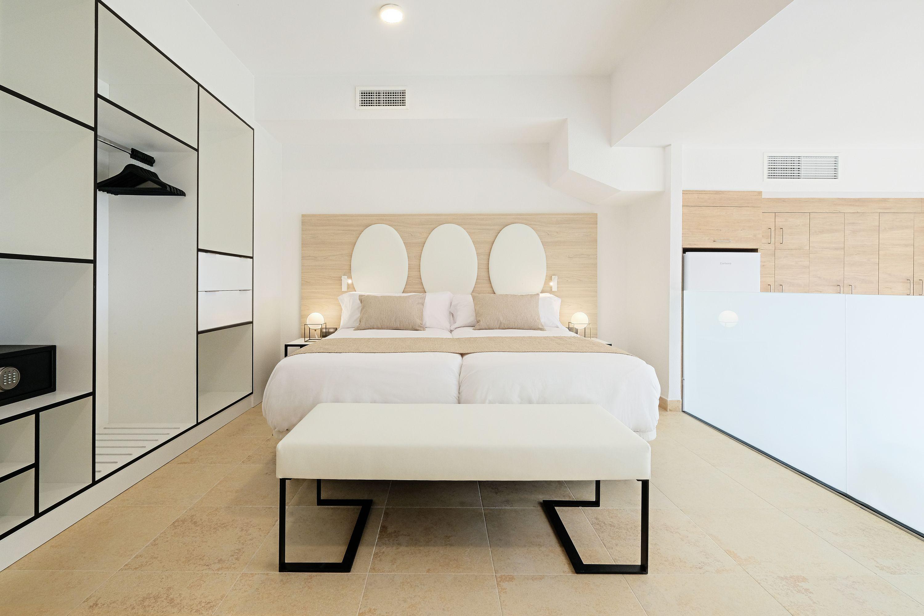 Hotel Envia Almeria Spa & Golf Aguadulce  Exterior photo A bedroom at the hotel