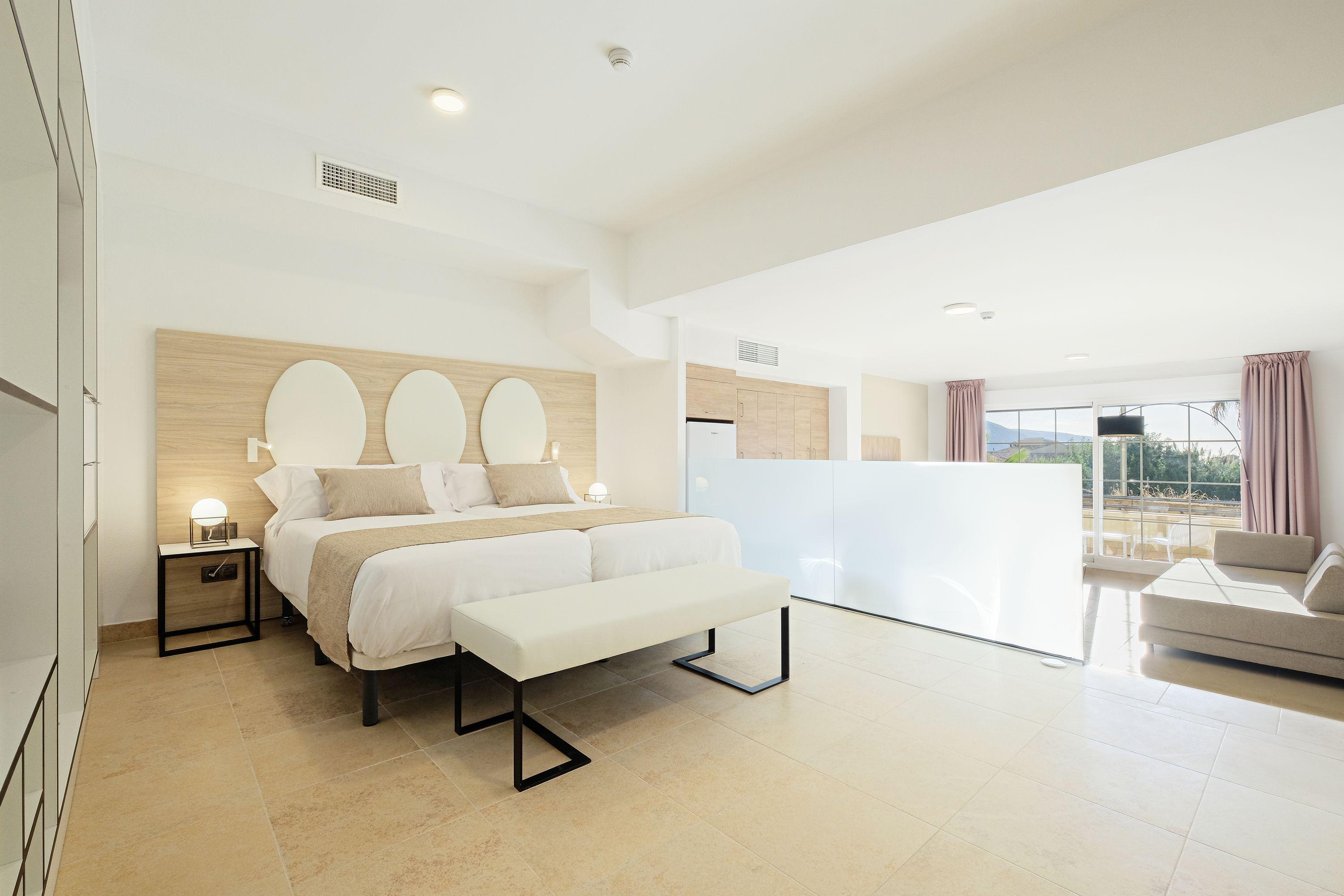 Hotel Envia Almeria Spa & Golf Aguadulce  Exterior photo A room at the hotel